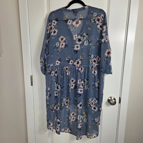 Torrid Gray Floral Lexie Top - Picture 9 of 13